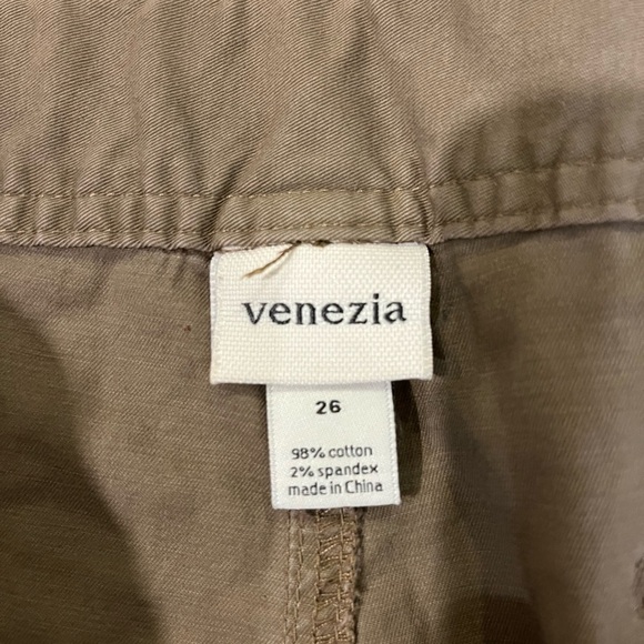 Venezia Khaki Capri Pants - Picture 6 of 8